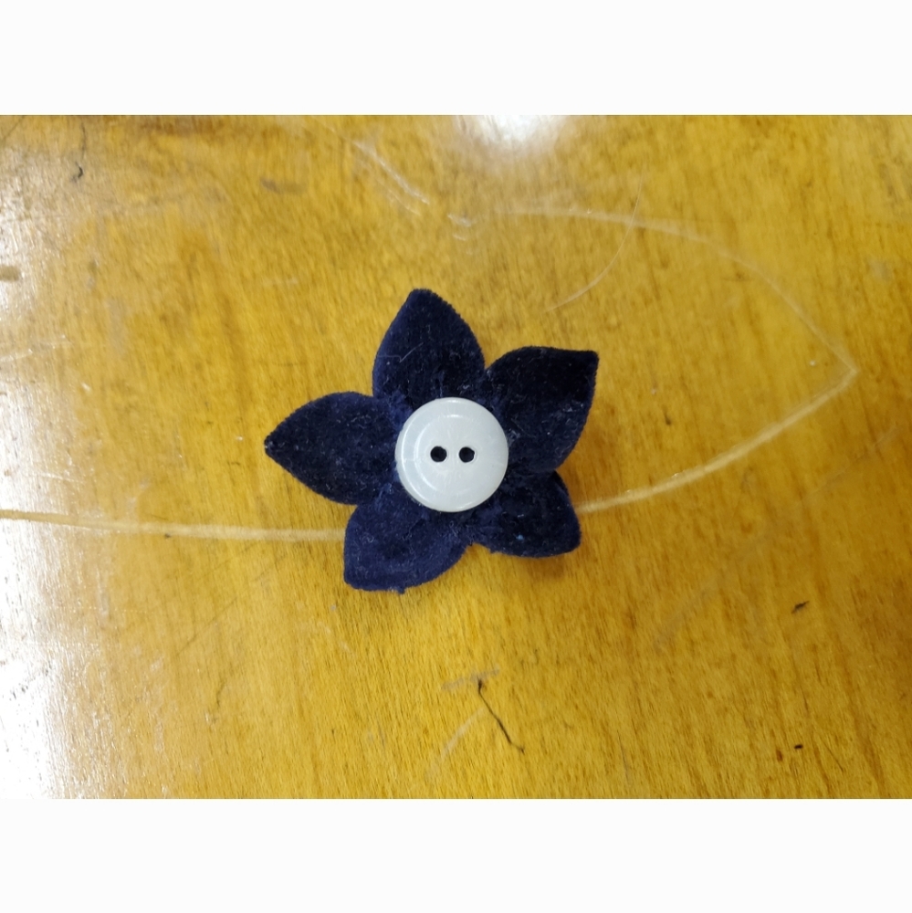 Small dark blue and white velvet flower pin